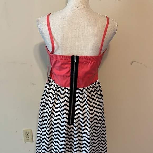 Trixxi  summer dress with hi low hem . Coral, blk, white. Sz 7 NWT - Picture 4 of 10